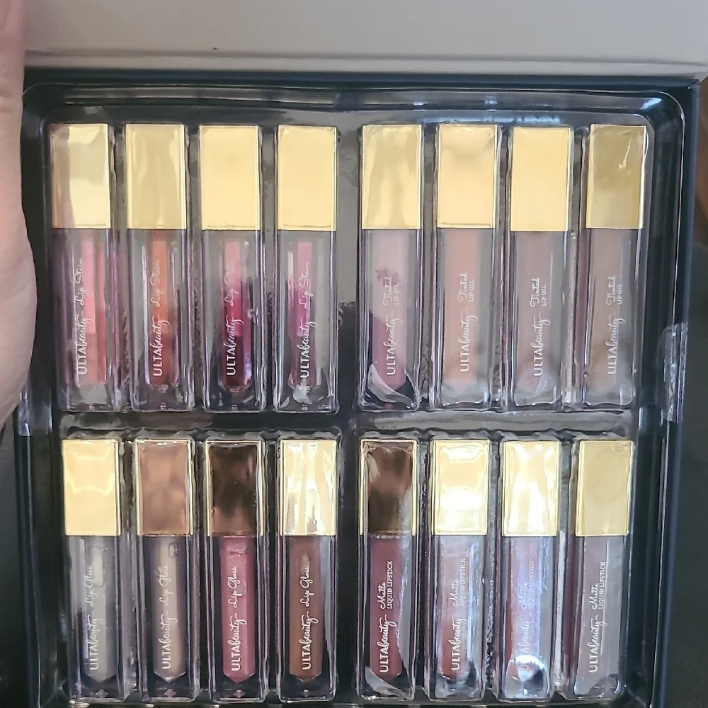 Ulta Beauty Lip Glossary 16 Piece Lip Vault